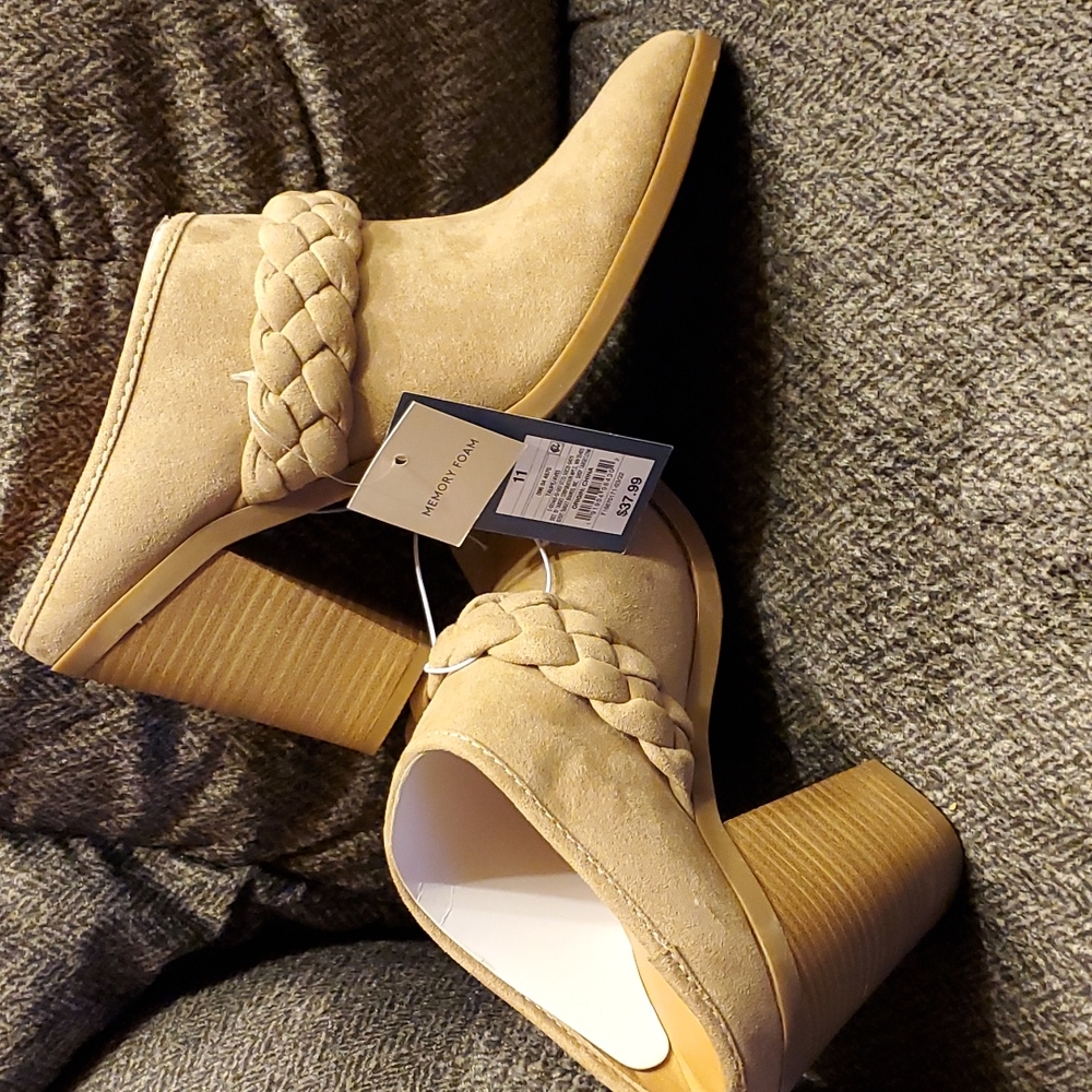 Womens NWT Universal Thread Taupe Avis Boot Mule Clog - Picture 4 of 5
